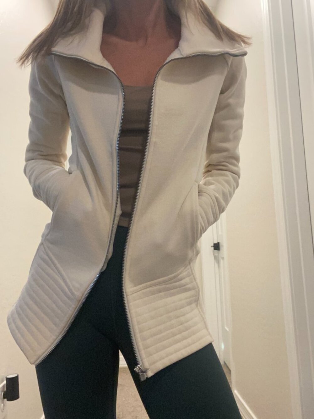 Lululemon Scuba Slim Fit Funnel Neck Zip Up Bone Cream Size 2